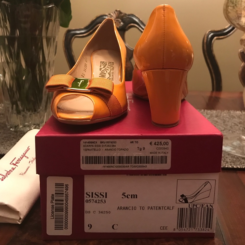New authentic Salvatore Ferragamo wedges - Picture 2 of 4