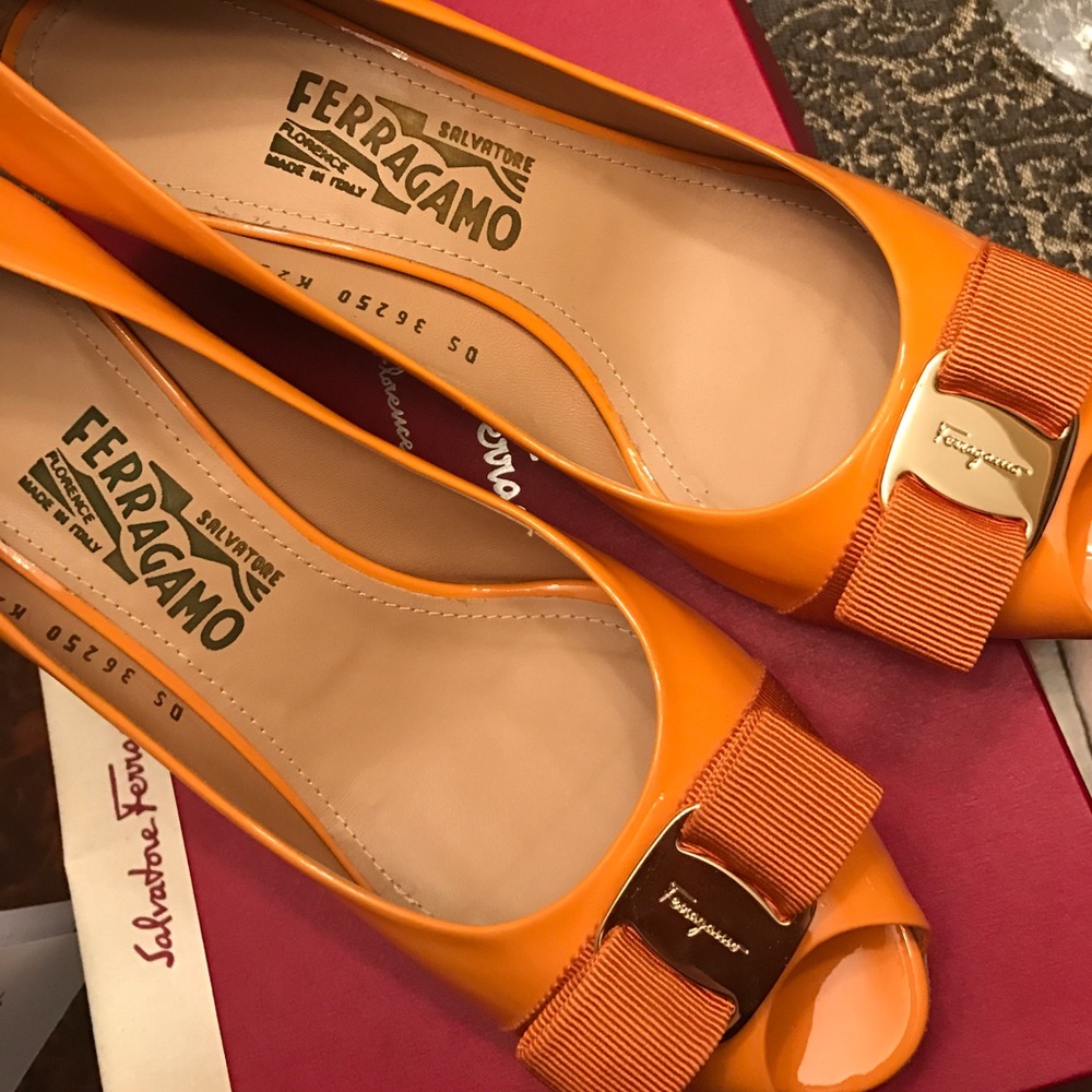 New authentic Salvatore Ferragamo wedges - Picture 3 of 4