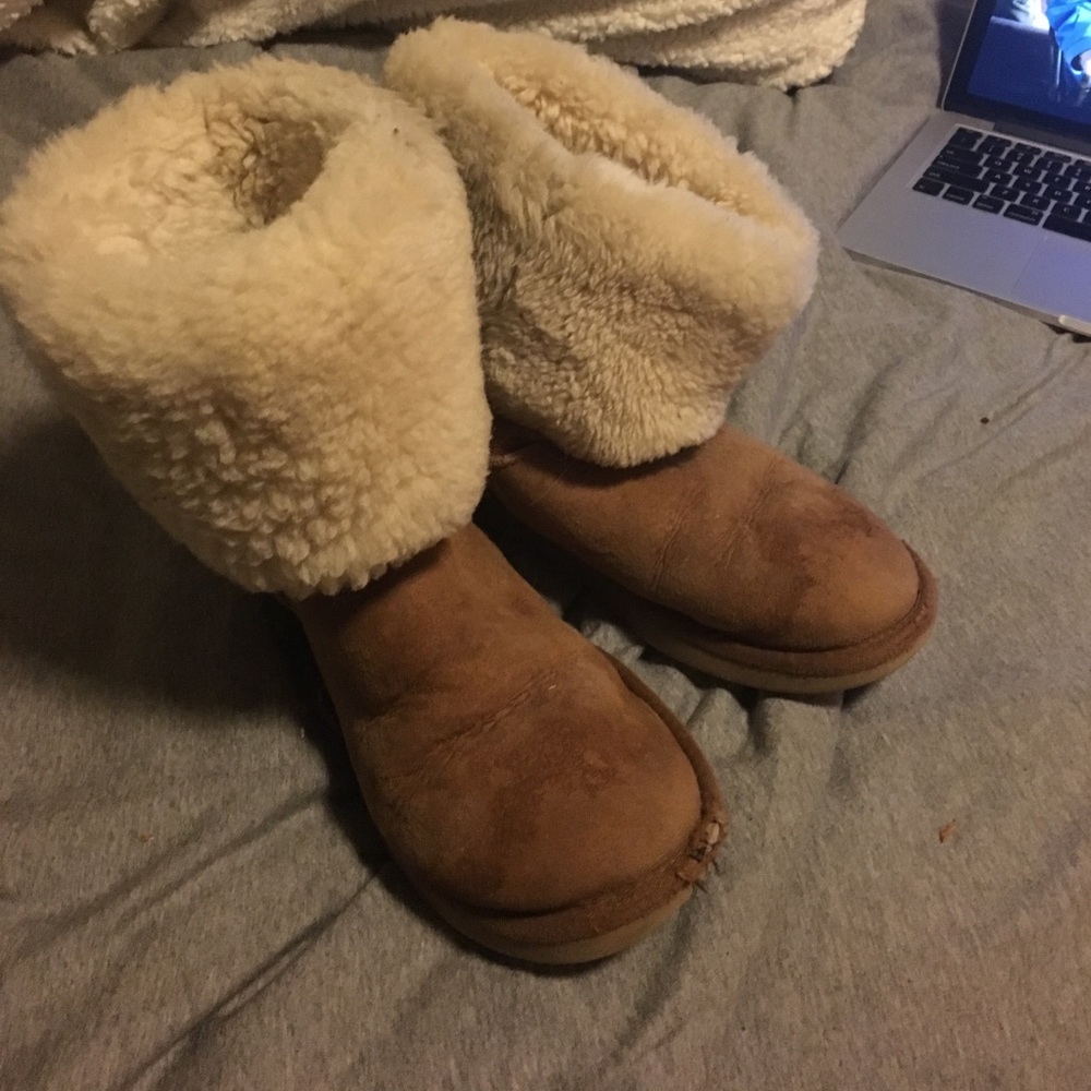Uggs size 7 chestnut