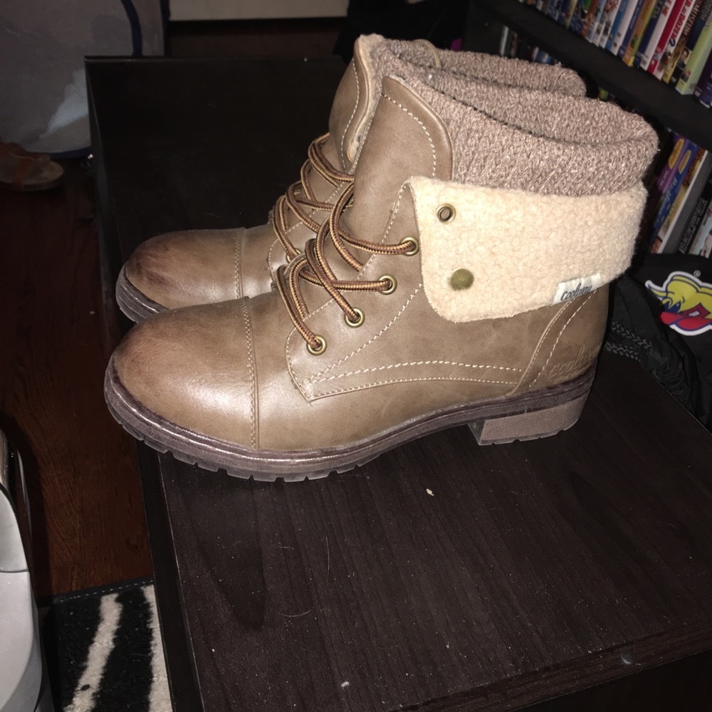Super cute tan boots!