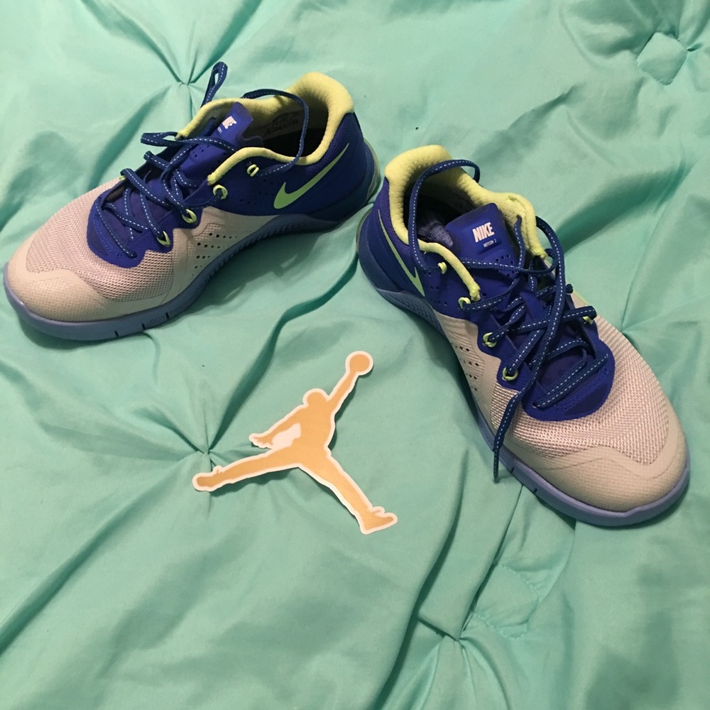 Woman's Nike Metcon 2 Fly Wire Brand New Shoes 6