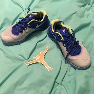 Woman's Nike Metcon 2 Fly Wire Brand New Shoes 6
