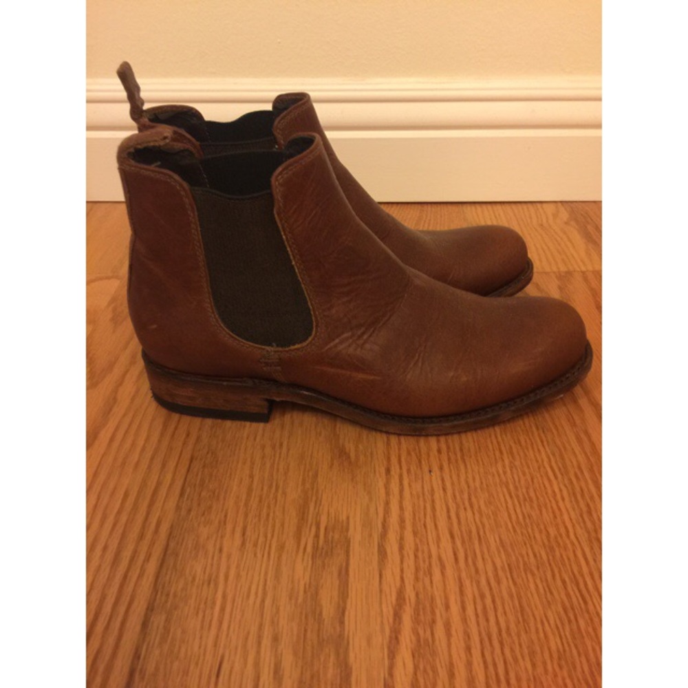 Chelsea leather boots