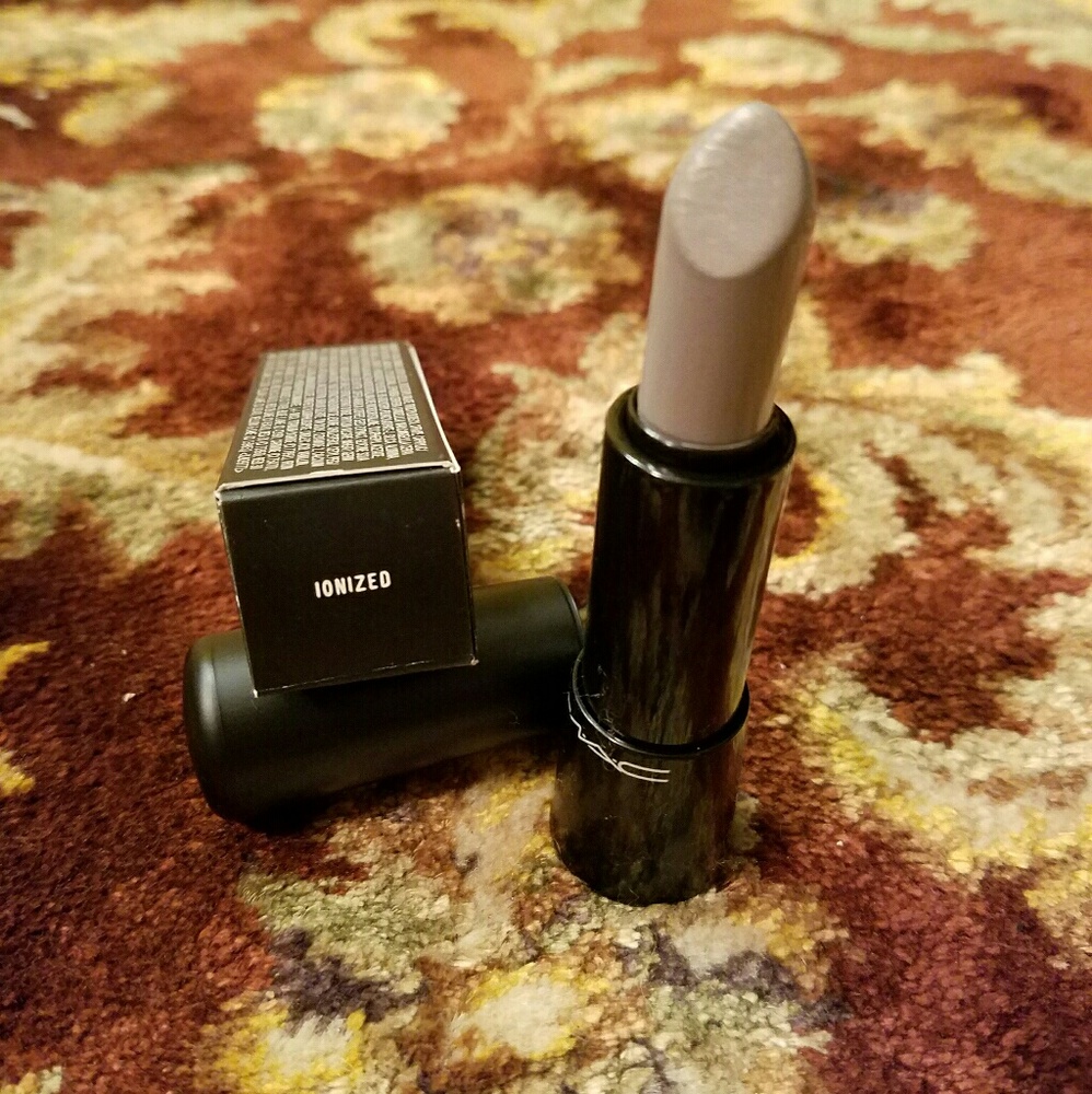 MAC Lipstick in Ionized