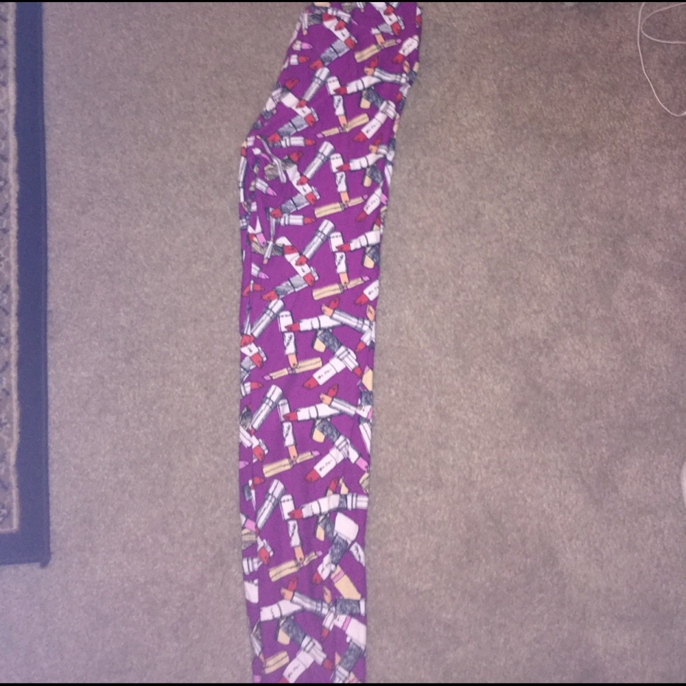 LuLaRoe lipstick print leggings