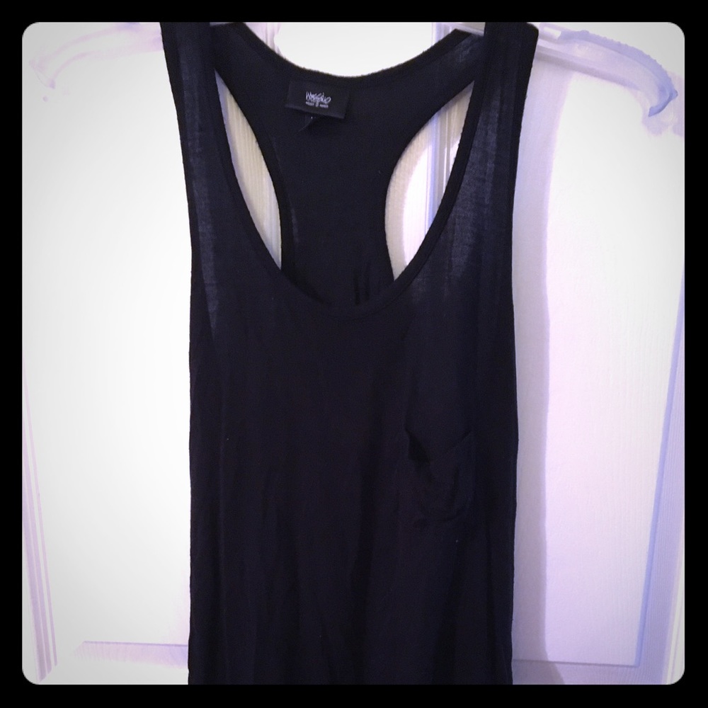 Loose racer back rank top, front small pocket.