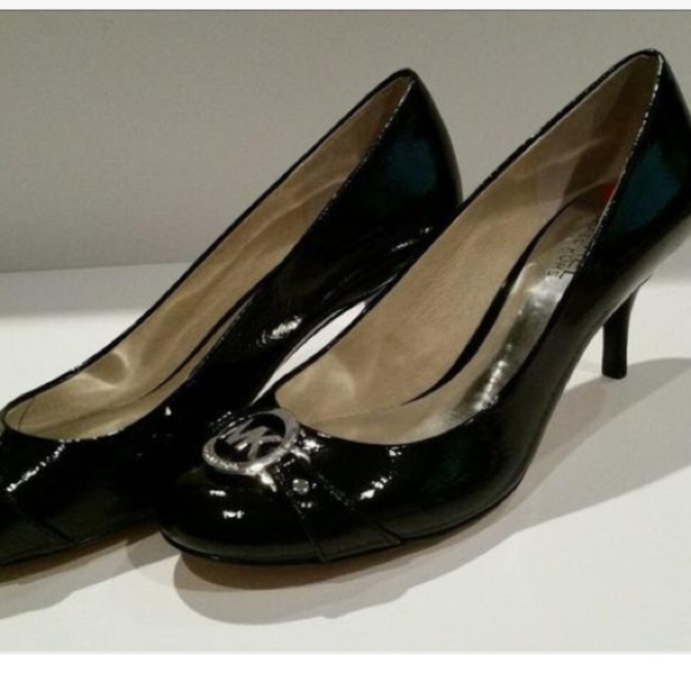 MICHAEL KORS BLACK HEELS