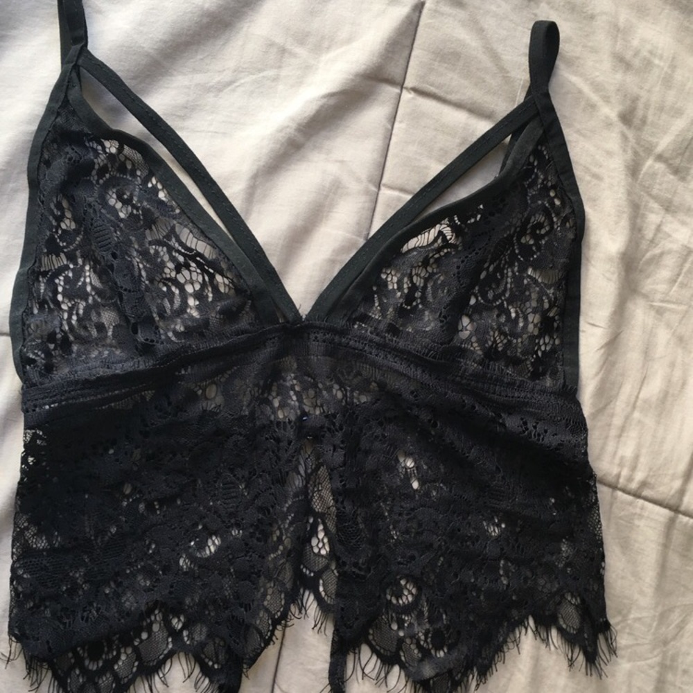 Super cute strappy black bralette!