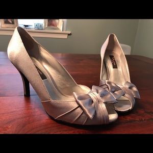 Nina Satin Pumps w/ bow, Sz 9.5 Last Chance!