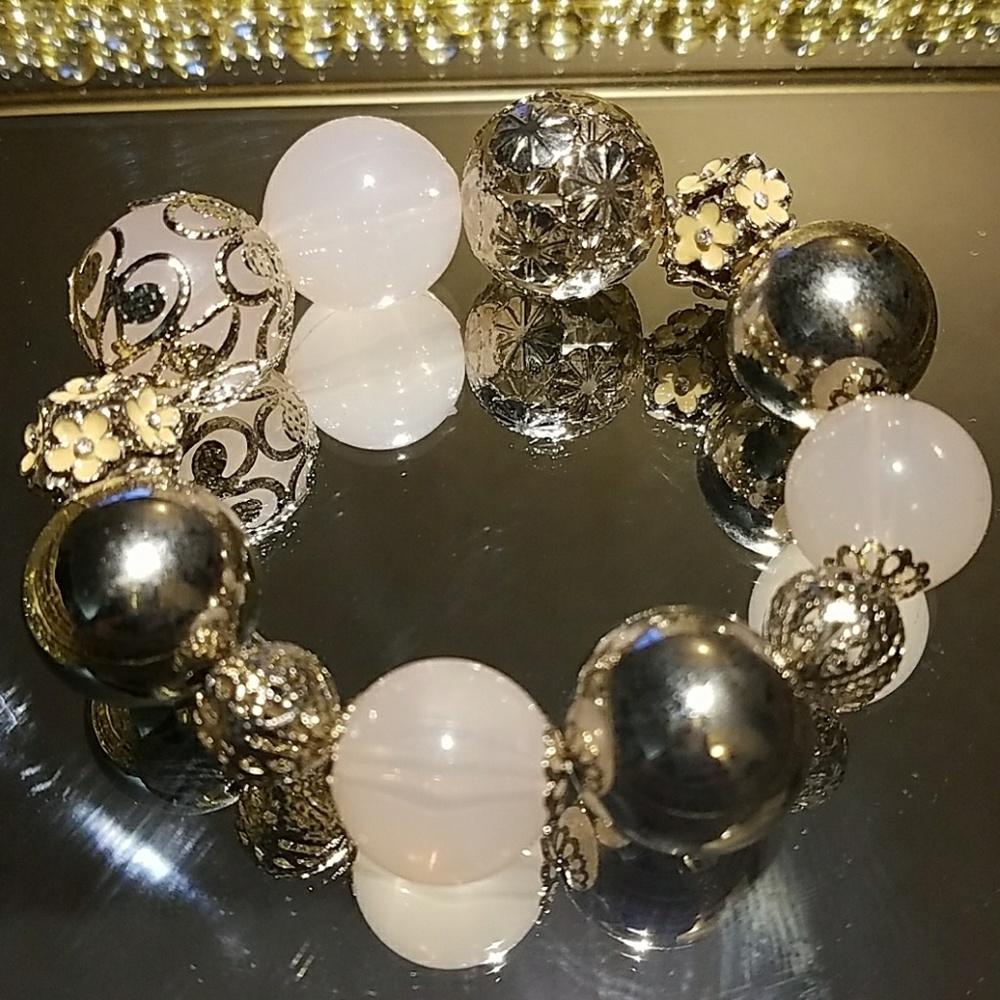 NEW! NWOT Bead bracelet