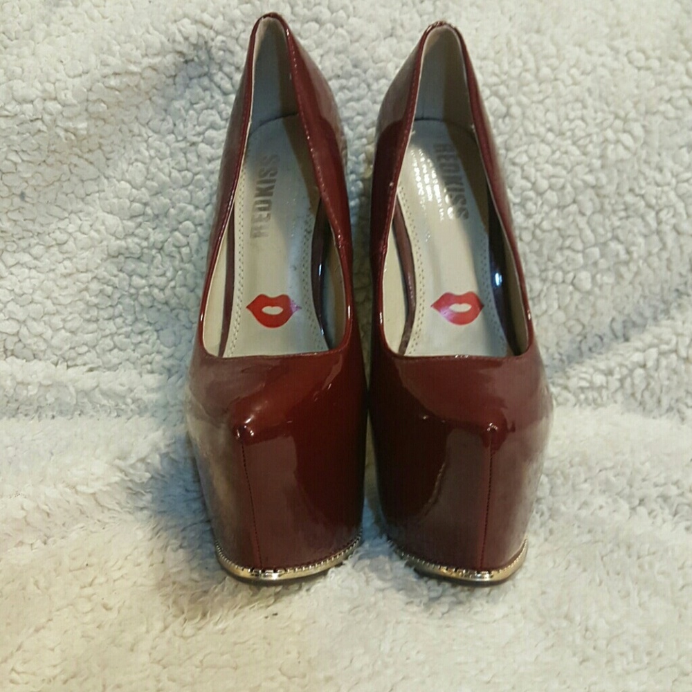 Shoes. Platform pumps