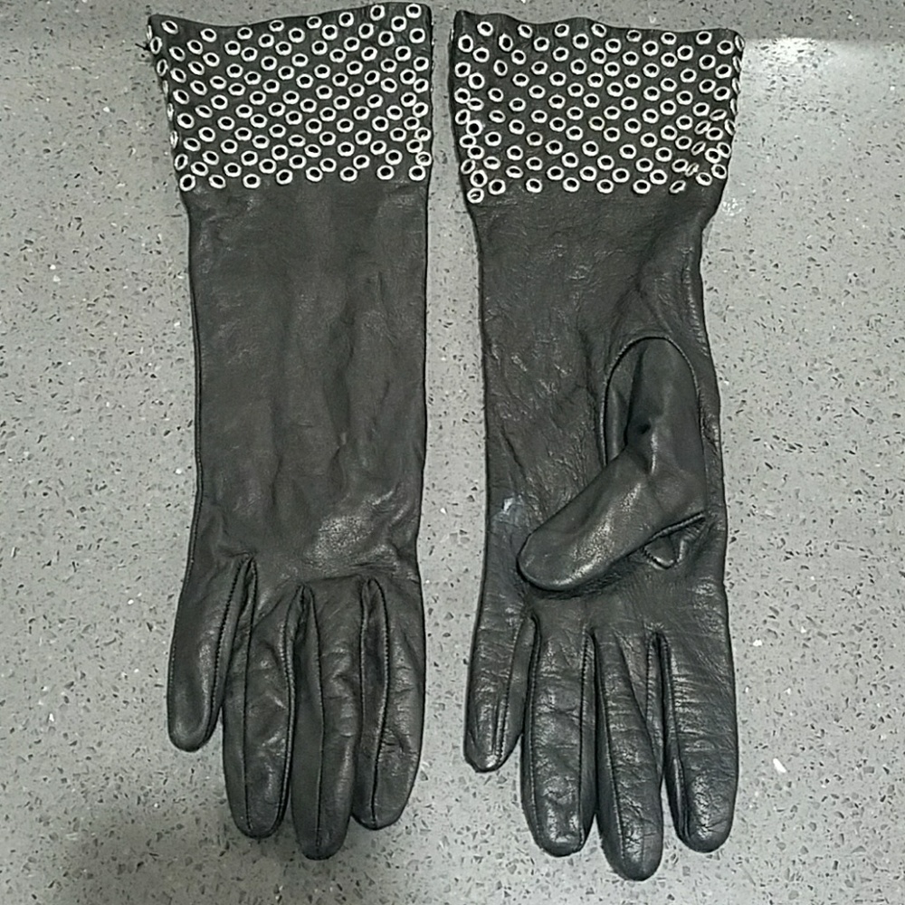 Portolano Black grommet gloves