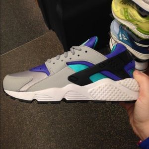 NIKE AIR HUARACHE - WOMEN'S