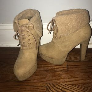Very clean Lace up booties