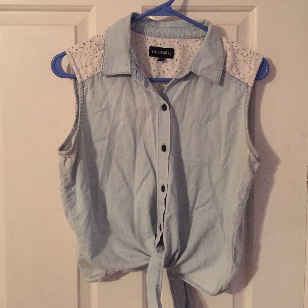 Front tie top