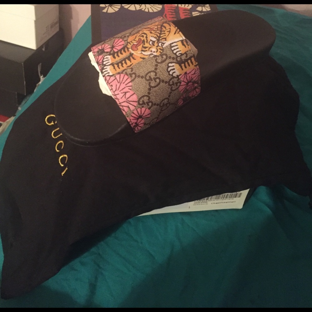 Gucci Flip Flops Size 40 ' NEVER Worn '