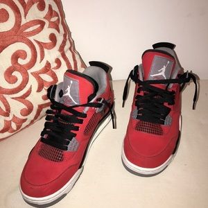 Air Jordans Retro 4s Toro Bravo