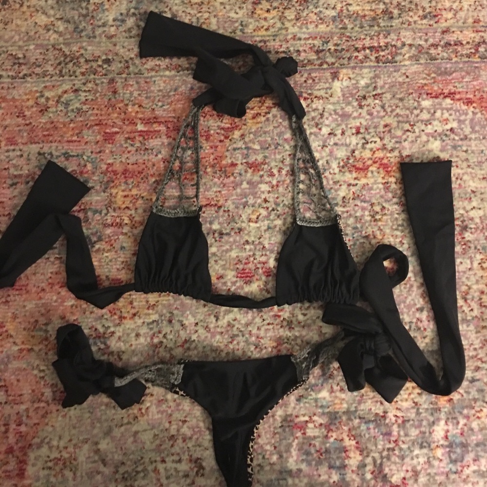 black acacia set