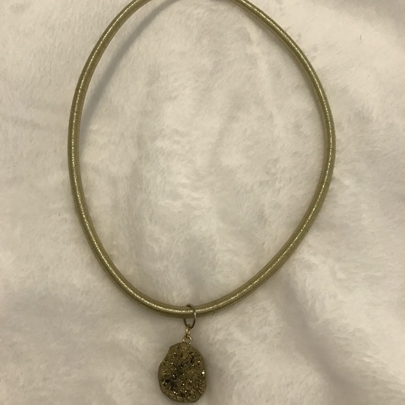 Stone necklaces - Picture 1 of 2
