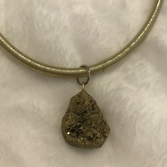 Stone necklaces - Picture 2 of 2
