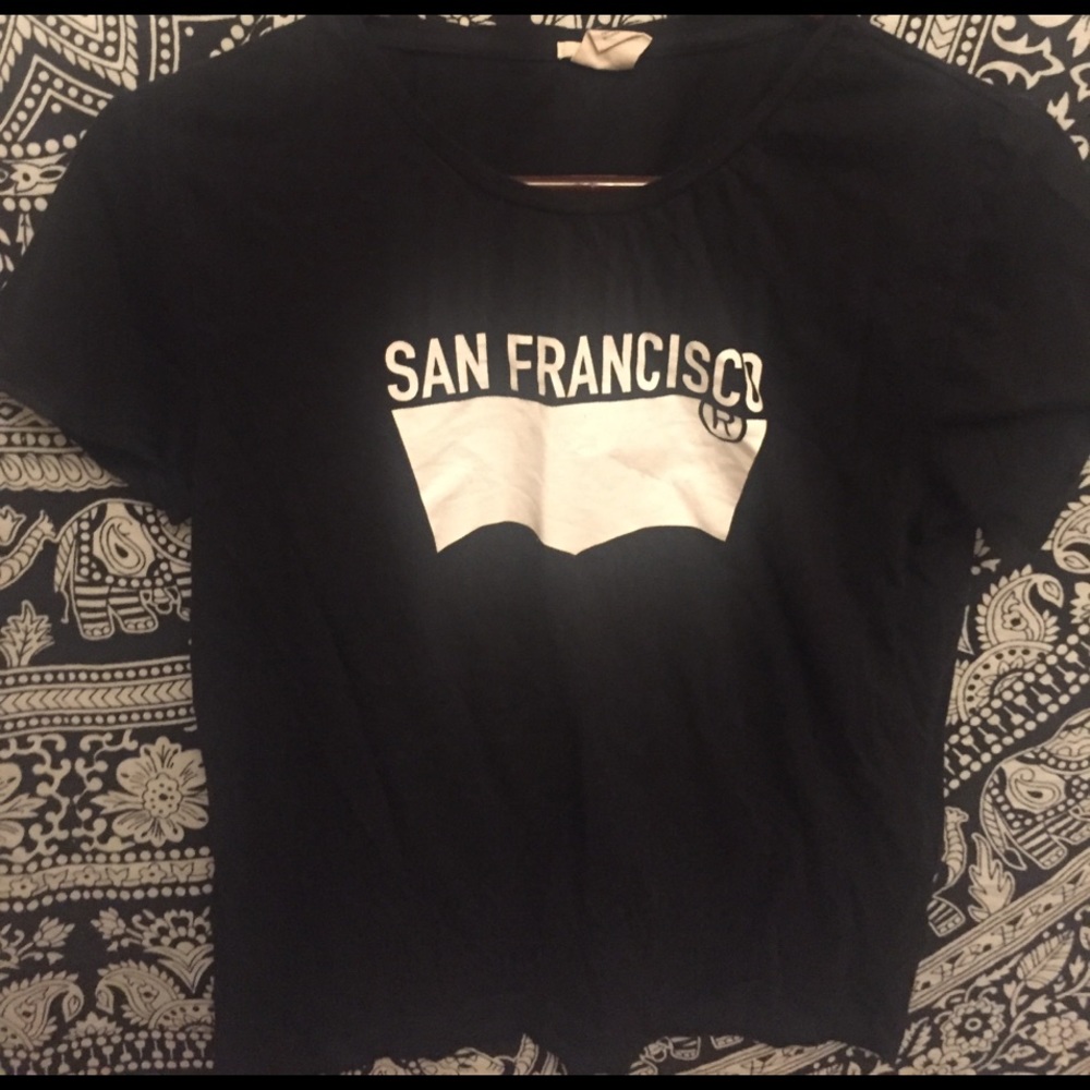 black Levi's san Francisco shirt