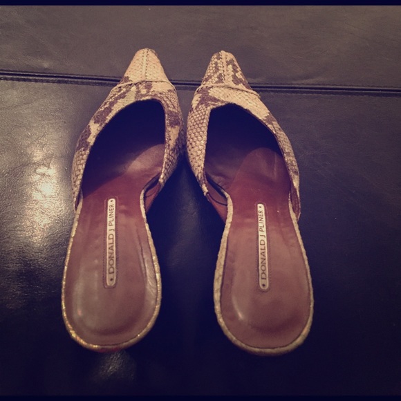 Donald J Pliner pointed mules - Picture 1 of 2