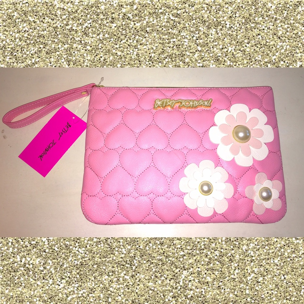 New Betsey Johnson Pink Quilted Heart Wristlet💕