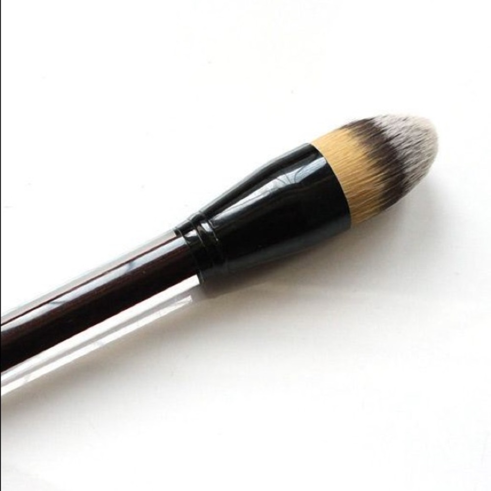 Kevin Aucoin Foundation Brush