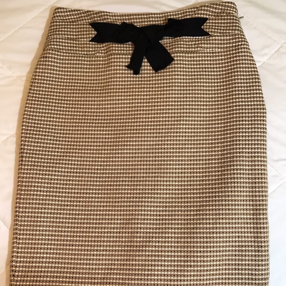 The Limited Tan skirt w/ black bow & dots size 0