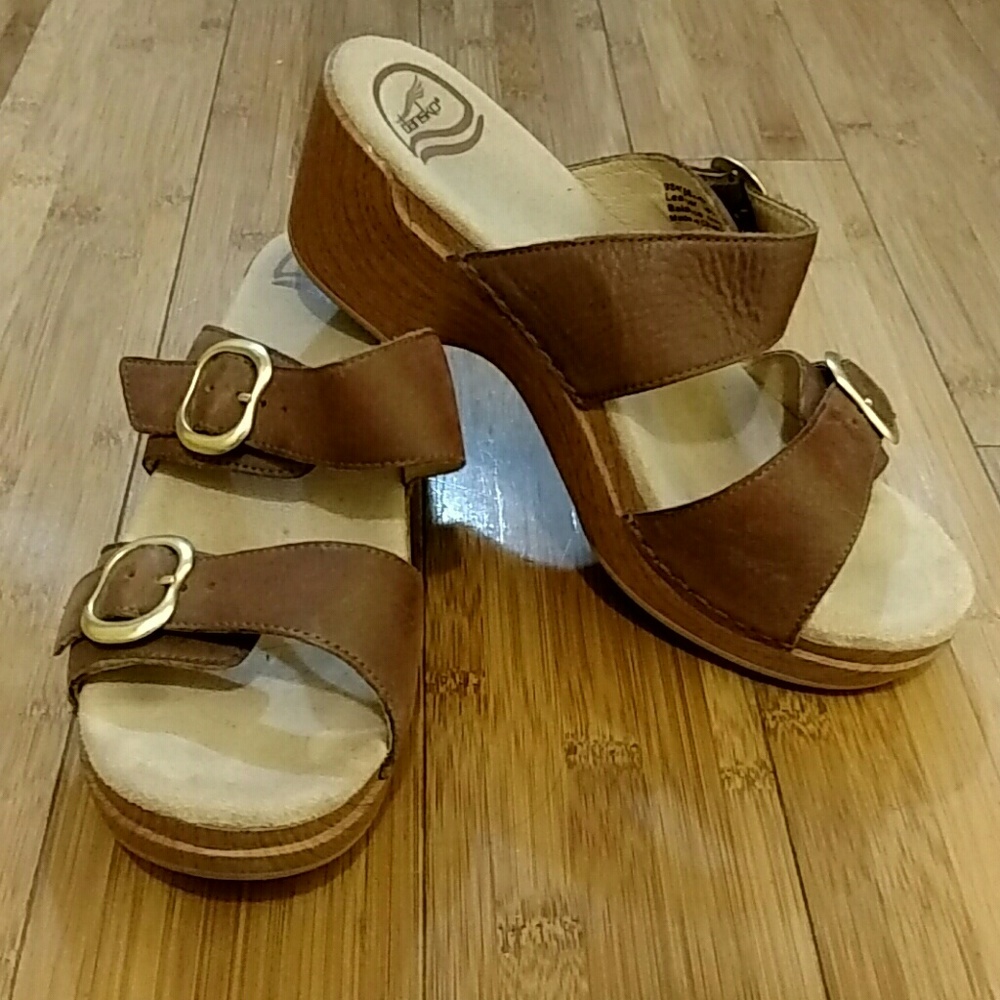 Dansko Tan colored Sophie sandals