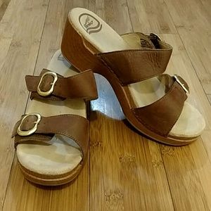 Dansko Tan colored Sophie sandals