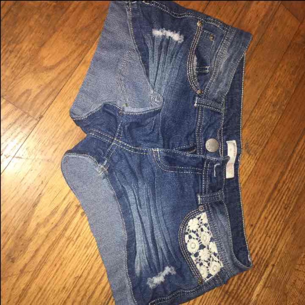 No boundaries shorts
