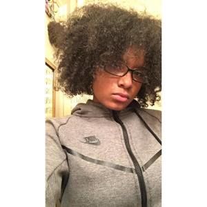 Meet your Posher, Dejona