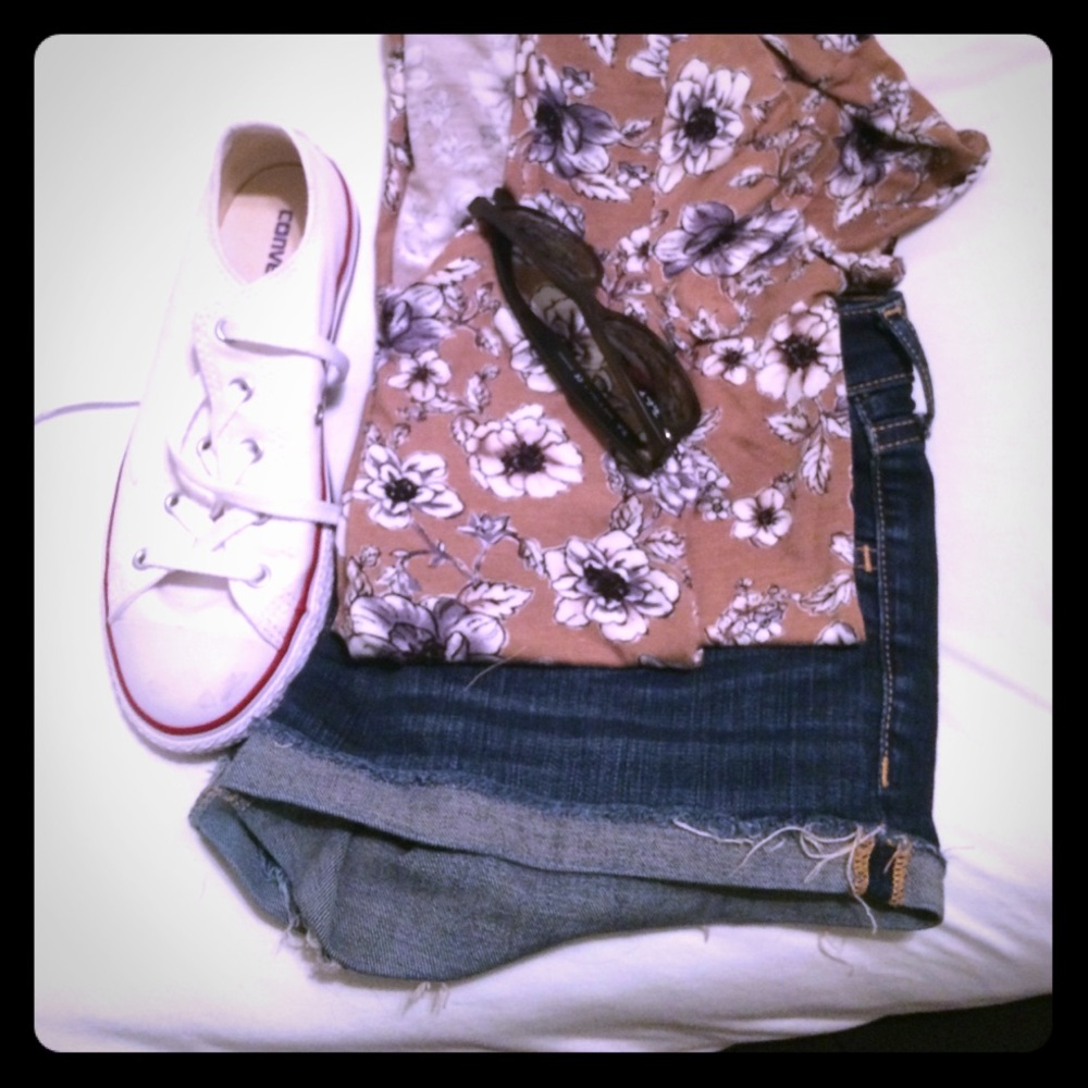 Cute super soft floral shirt