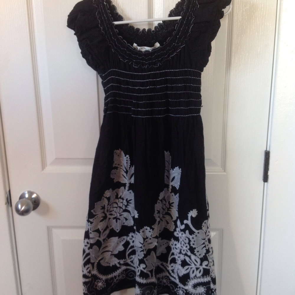 Max Studio embroidered peasant dress