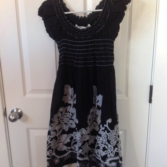 Max Studio embroidered peasant dress - Picture 1 of 6