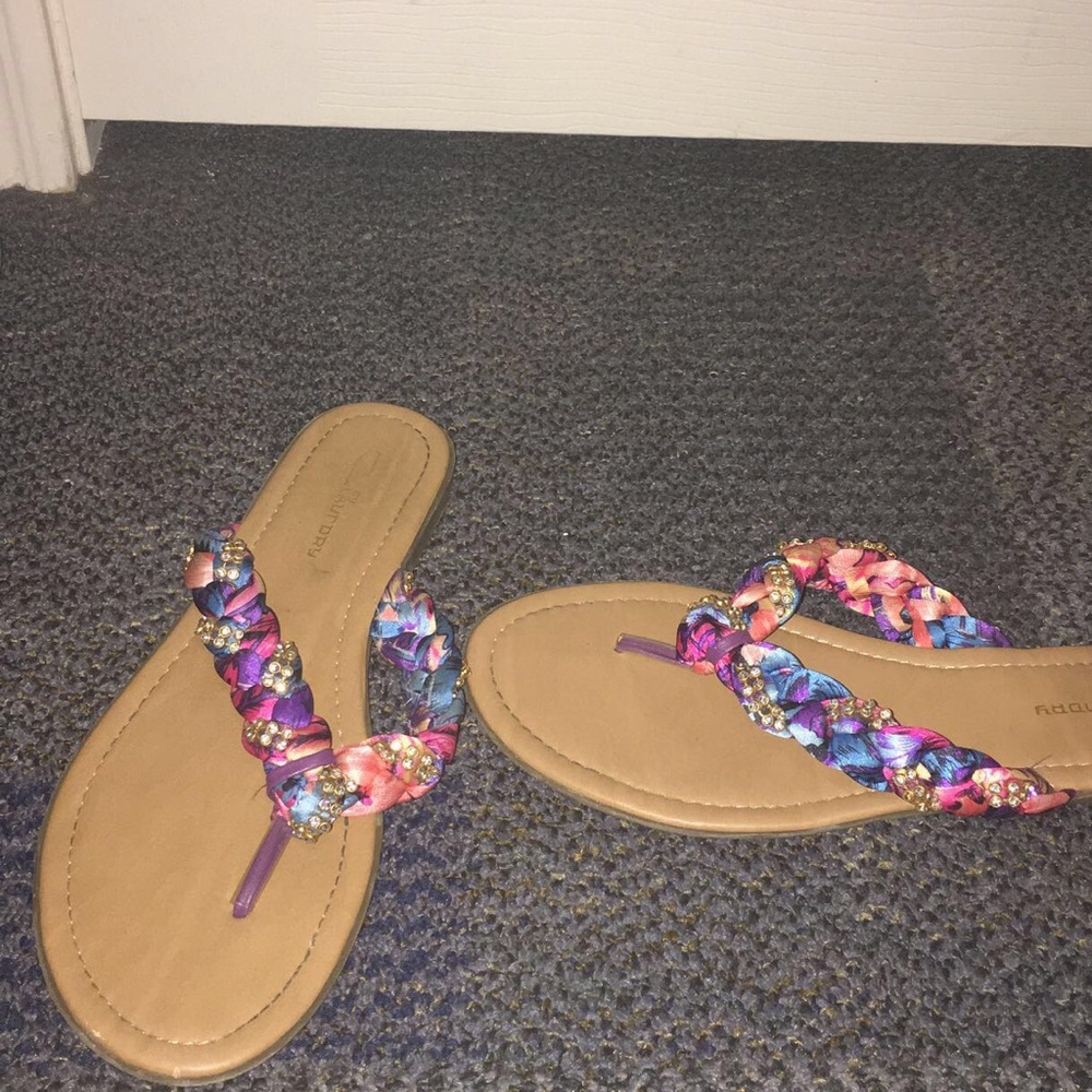 Sandals size 10