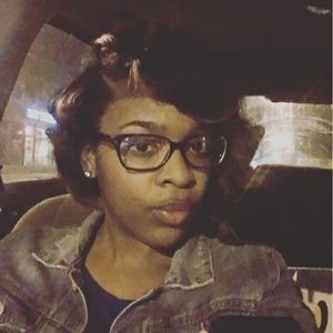 Meet your Posher, Monique