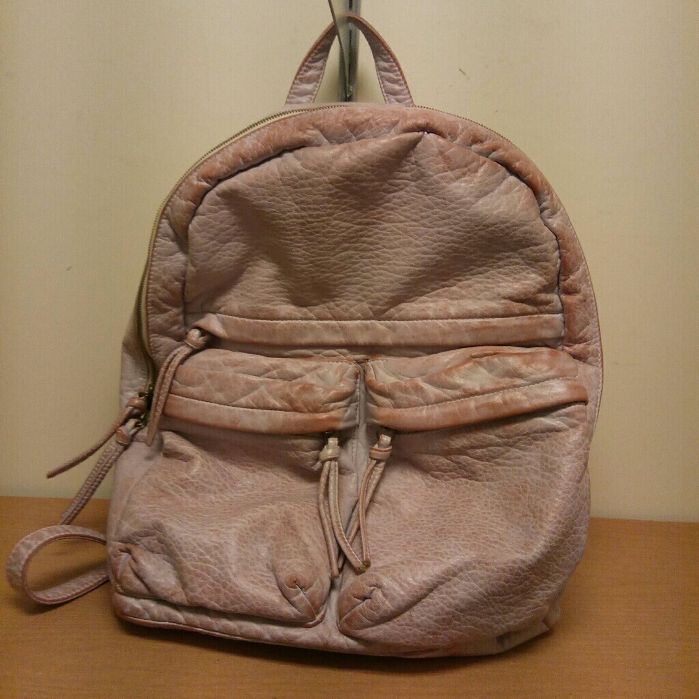 NWT！Urban Outfitters Baby Pink Leather Backpack