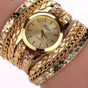 ❤️❤️New gold watch. Snake pattern wraparound band.