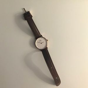 Daniel Wellington brown leather watch