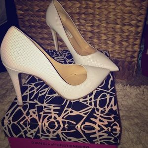 DVF Annette Perforated Leather Pump!