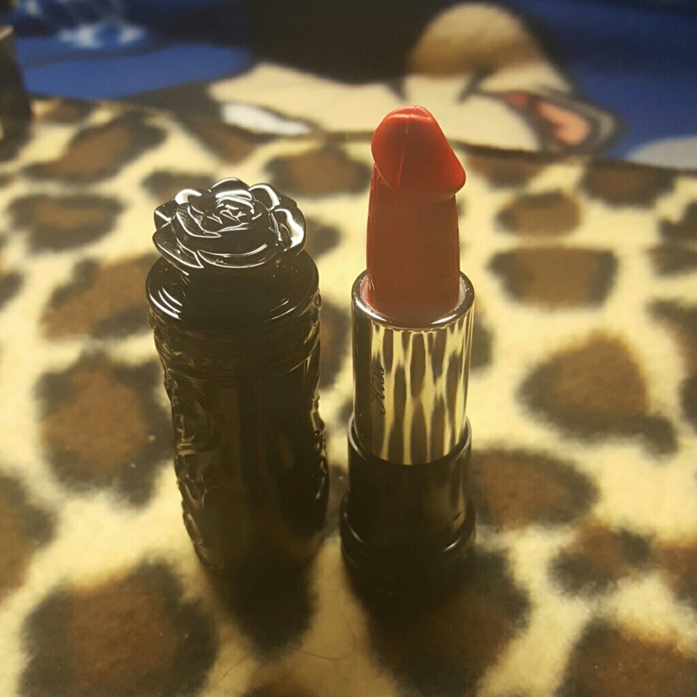 NEW! VAMPIRE'S KISS