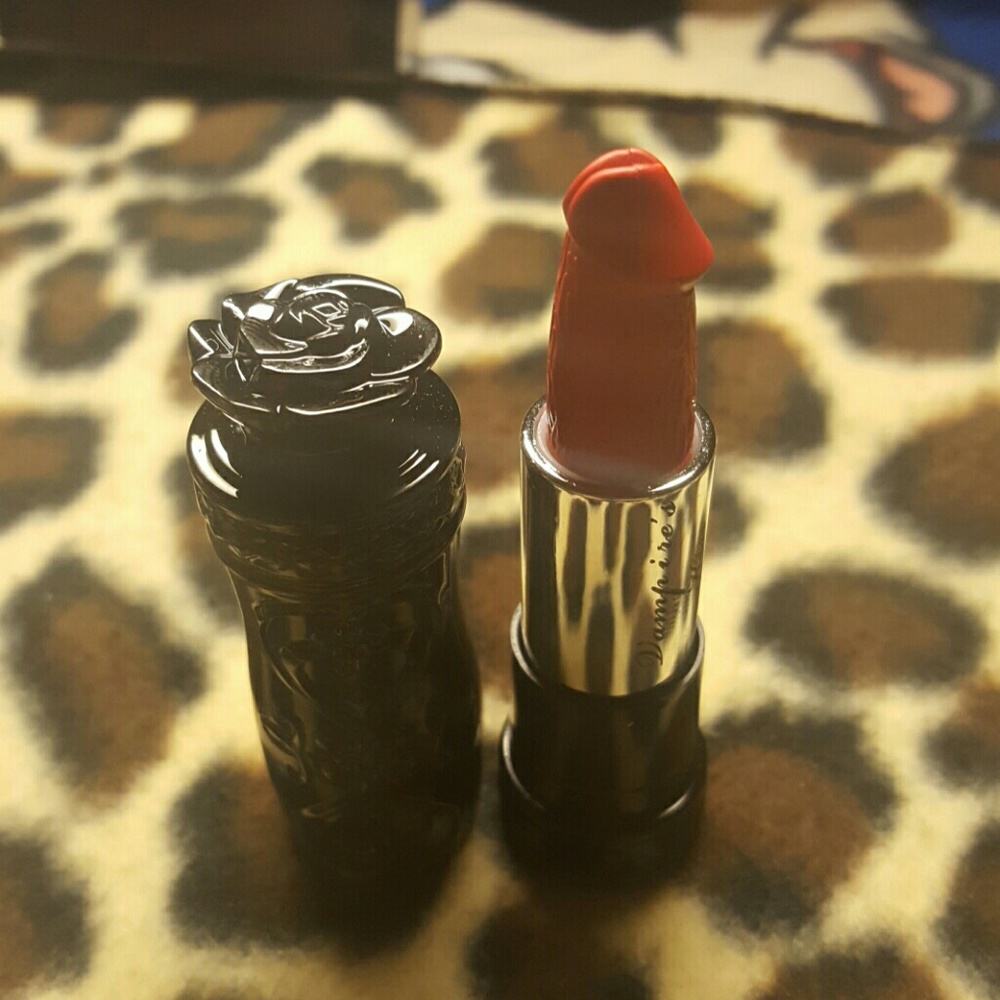 NEW! VAMPIRE'S KISS