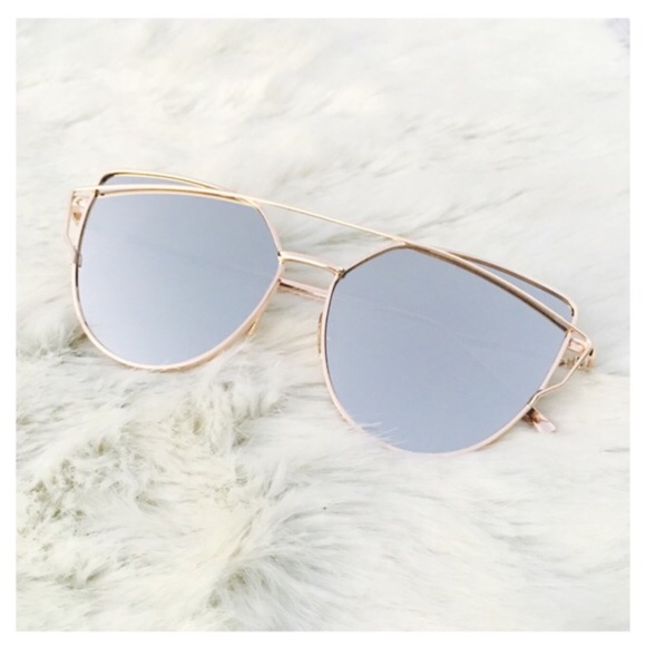 Silver On Gold Mirrored Sunglasses - Picture 3 of 4