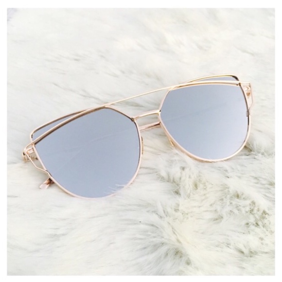 Silver On Gold Mirrored Sunglasses - Picture 4 of 4