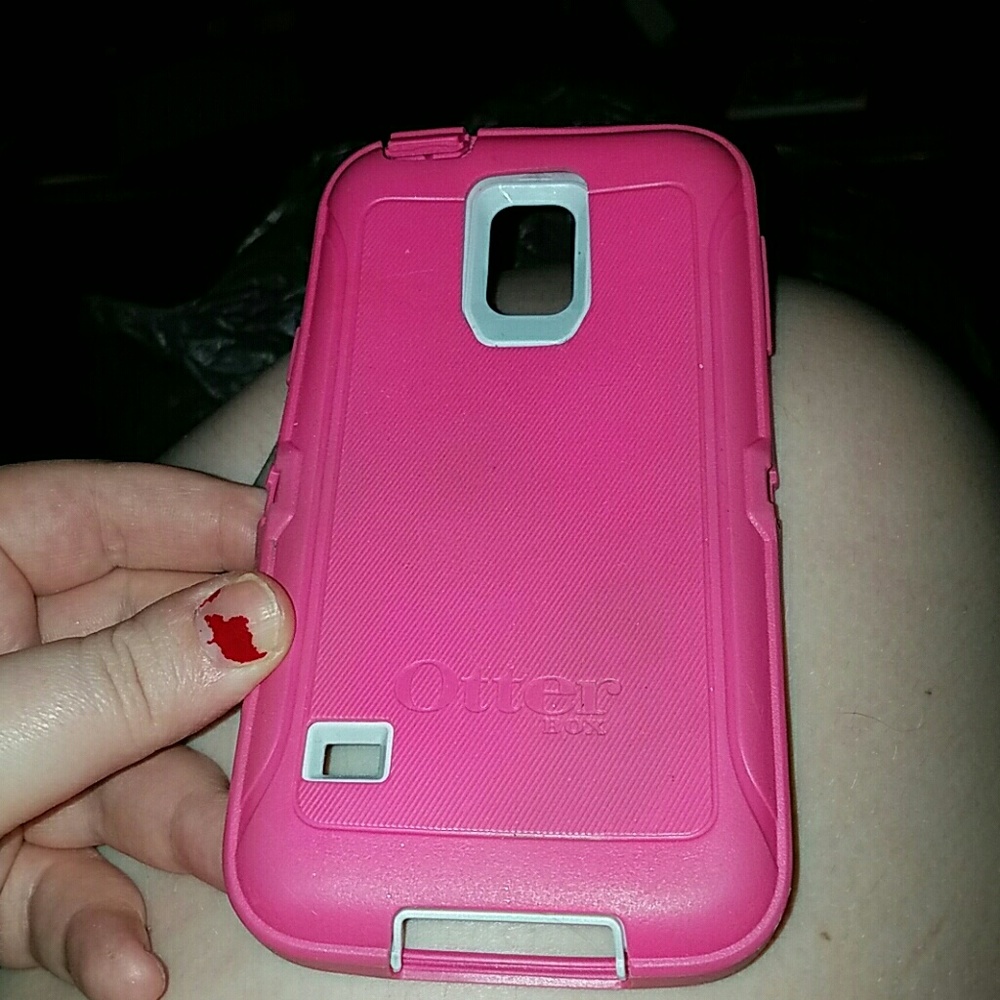 Pink Otterbox galaxy s5 phone case