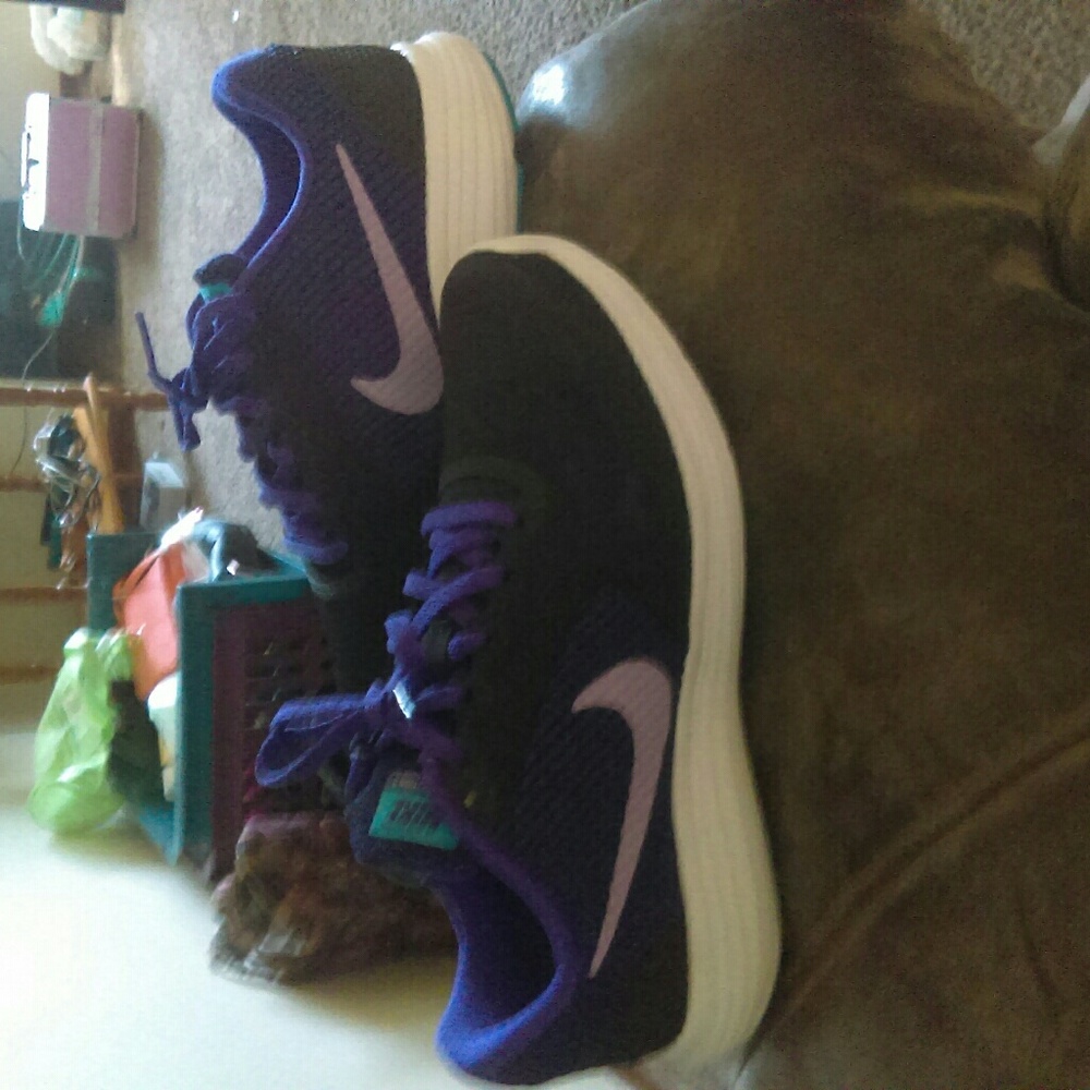 Nike Revolution 3 size 7.5 only worn once.