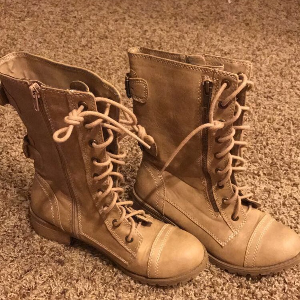 Combat boots