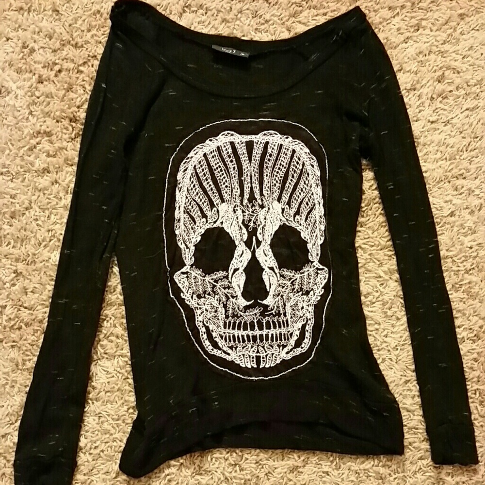 3/4 sleeve polyester black top w/ lace Skull